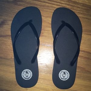 🆕 •SO Black Flip Flops•